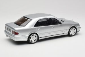 Mercedes E55 AMG W210 Brilliant Silver Otto 1:18 OT459 Pryskyřice – obrázek 2 z 6