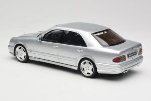 Mercedes E55 AMG W210 Brilliant Silver Otto 1:18 OT459 Pryskyřice – obrázek 5 z 6
