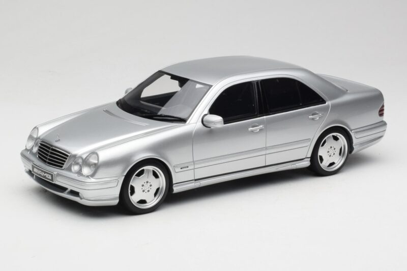 Mercedes E55 AMG W210 Brilliant Silver Otto 1:18 OT459 Pryskyřice