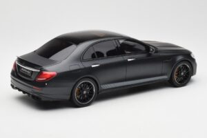 Mercedes AMG E63 S W213 Edition 1 Night Černý GT Spirit 1:18 B66963111 Pryskyřice – obrázek 2 z 6