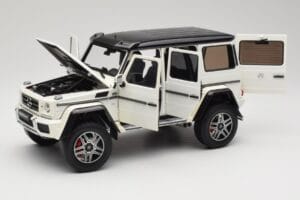 Mercedes G 63 AMG 4x4 Squared Polar White Almost Real 1:18 820203 Kov – obrázek 2 z 8