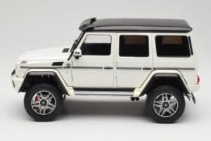 Mercedes G 63 AMG 4x4 Squared Polar White Almost Real 1:18 820203 Kov – obrázek 4 z 8