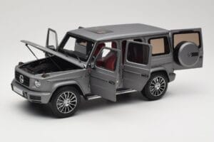 Mercedes G-Class G500 W463A Designo Platinum Magno Minichamps 1:18 B66960811 Kov – obrázek 2 z 8