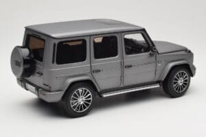 Mercedes G-Class G500 W463A Designo Platinum Magno Minichamps 1:18 B66960811 Kov – obrázek 3 z 8
