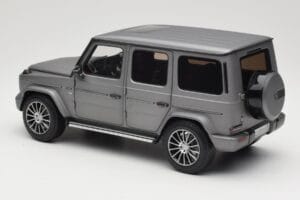 Mercedes G-Class G500 W463A Designo Platinum Magno Minichamps 1:18 B66960811 Kov – obrázek 7 z 8
