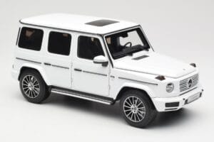 Mercedes G-Class G 500 W463A Diamond White Metallic Minichamps 1:18 113037111 Kov – obrázek 6 z 8