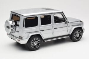 Mercedes G-Class G 500 W463A Iridium Silver Metallic Minichamps 1:18 113037112 Kov – obrázek 3 z 8
