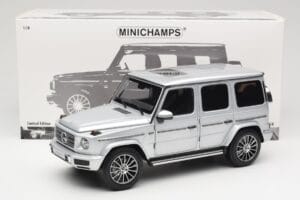 Mercedes G-Class G 500 W463A Iridium Silver Metallic Minichamps 1:18 113037112 Kov – obrázek 8 z 8