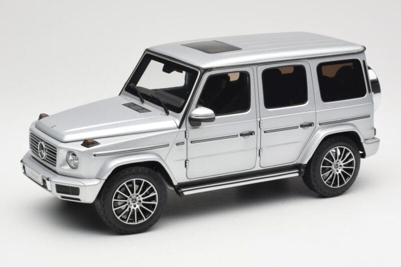 Mercedes G-Class G 500 W463A Iridium Silver Metallic Minichamps 1:18 113037112 Kov