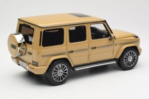 Mercedes G-Class G 500 W463A Solarbeam Yellow Metallic Minichamps 1:18 113037108 Kov – obrázek 3 z 8