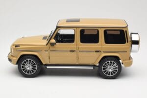 Mercedes G-Class G 500 W463A Solarbeam Yellow Metallic Minichamps 1:18 113037108 Kov – obrázek 4 z 8