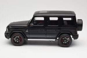 Mercedes G-Class G63 AMG W463A Matt Black Minichamps 1:18 110037064 Kov – obrázek 4 z 8