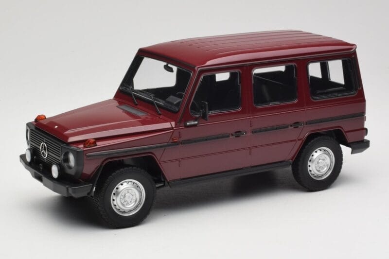 Mercedes G-Class W460 LWB Tmavě Červený Minichamps 1:18 155038102 Kov
