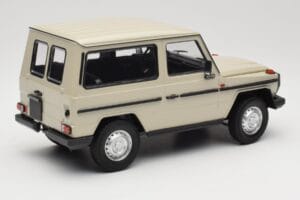 Mercedes G-Class W460 SWB Grey Metallic Minichamps 1:18 155038004 Kov – obrázek 2 z 6
