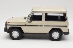 Mercedes G-Class W460 SWB Grey Metallic Minichamps 1:18 155038004 Kov – obrázek 3 z 6