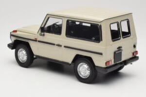 Mercedes G-Class W460 SWB Grey Metallic Minichamps 1:18 155038004 Kov – obrázek 5 z 6