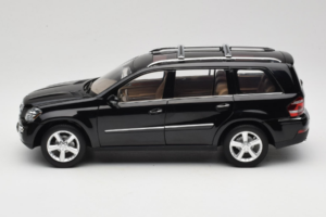 Mercedes GL X164 Obsidian Black Minichamps 1:18 B66962334 Kov – obrázek 4 z 8