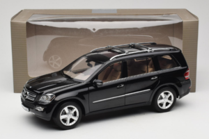 Mercedes GL X164 Obsidian Black Minichamps 1:18 B66962334 Kov – obrázek 8 z 8