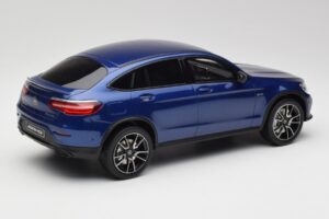 Mercedes AMG GLC 43 Coupe Brilliant Modrý GT Spirit 1:18 B66960468 Pryskyřice – obrázek 2 z 6