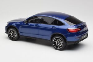 Mercedes AMG GLC 43 Coupe Brilliant Modrý GT Spirit 1:18 B66960468 Pryskyřice – obrázek 5 z 6