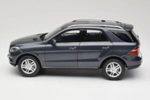 Mercedes M-Class W164 Grey Metallic Minichamps 1:18 100030100 Kov – obrázek 4 z 8