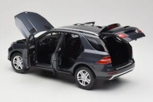 Mercedes M-Class W164 Grey Metallic Minichamps 1:18 100030100 Kov – obrázek 5 z 8
