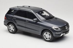 Mercedes M-Class W164 Grey Metallic Minichamps 1:18 100030100 Kov – obrázek 6 z 8
