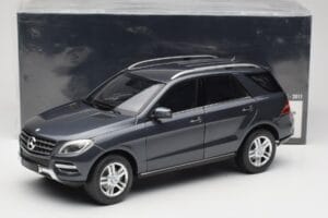 Mercedes M-Class W164 Grey Metallic Minichamps 1:18 100030100 Kov – obrázek 8 z 8