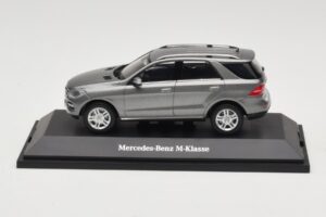 Mercedes M-Class W166 Palladium Silver Metallic Minichamps 1:43 B66960061 Kov