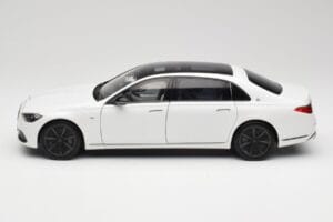 Mercedes Maybach S 680 X223 Diamond White Norev 1:18 B66960666 Kov – obrázek 4 z 8