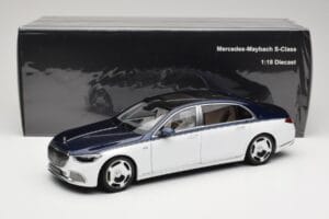 Mercedes Maybach S-Class Z223 Nautical Blue Diamond White Almost Real 1:18 820126 Kov – obrázek 8 z 8