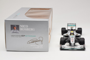 Mercedes MGP W01 #4 N. Rosberg Mercedes GP 2010 Minichamps 1:18 110100004 Kov – obrázek 6 z 7