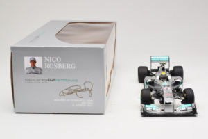 Mercedes MGP W02 #8 N. Rosberg Mercedes GP 2011 Minichamps 1:18 110110008 Kov – obrázek 6 z 7