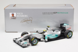 Mercedes MGP W02 #8 N. Rosberg Mercedes GP Showcar 2011 Minichamps 1:18 110110078 Kov – obrázek 7 z 7