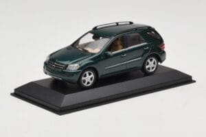 Mercedes ML 500 W164 Tmavě Zelený Minichamps 1:43 400034500 Kov – obrázek 2 z 4