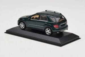 Mercedes ML 500 W164 Tmavě Zelený Minichamps 1:43 400034500 Kov – obrázek 3 z 4