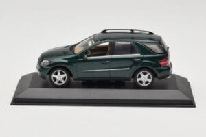 Mercedes ML 500 W164 Tmavě Zelený Minichamps 1:43 400034500 Kov