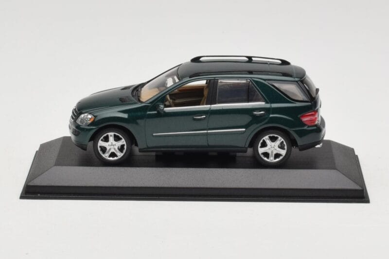 Mercedes ML 500 W164 Tmavě Zelený Minichamps 1:43 400034500 Kov