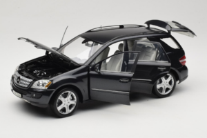 Mercedes ML W164 Obsidian Black Dealerská Edice Minichamps 1:18 B66962321 Kov – obrázek 2 z 8