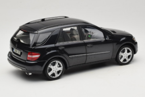 Mercedes ML W164 Obsidian Black Dealerská Edice Minichamps 1:18 B66962321 Kov – obrázek 3 z 8