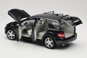 Mercedes ML W164 Obsidian Black Dealerská Edice Minichamps 1:18 B66962321 Kov – obrázek 5 z 8
