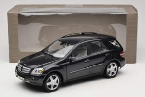 Mercedes ML W164 Obsidian Black Dealerská Edice Minichamps 1:18 B66962321 Kov – obrázek 8 z 8