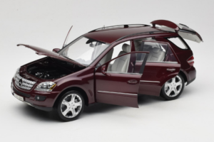 Mercedes ML W164 Red Metallic Minichamps 1:18 150034500 Kov – obrázek 2 z 8