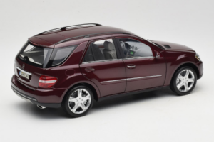 Mercedes ML W164 Red Metallic Minichamps 1:18 150034500 Kov – obrázek 3 z 8
