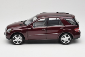 Mercedes ML W164 Red Metallic Minichamps 1:18 150034500 Kov – obrázek 4 z 8