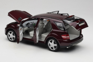 Mercedes ML W164 Red Metallic Minichamps 1:18 150034500 Kov – obrázek 5 z 8