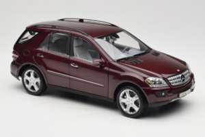 Mercedes ML W164 Red Metallic Minichamps 1:18 150034500 Kov – obrázek 6 z 8