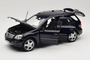 Mercedes ML W164 Tanzanite Blue Dealerská Edice Minichamps 1:18 B66962322 Kov – obrázek 2 z 8