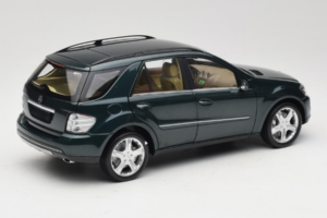 Mercedes ML W164 Green Metallic Minichamps 1:18 150034502 Kov – obrázek 3 z 8
