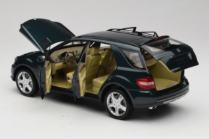 Mercedes ML W164 Green Metallic Minichamps 1:18 150034502 Kov – obrázek 5 z 8